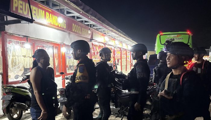 Brimob Jabar Siaga Minggu Malam: Patroli Harkamtibmas Jaga Kondusifitas