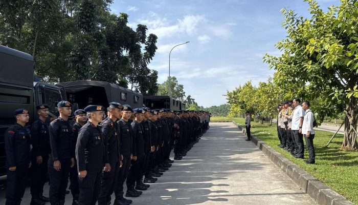 Brimob Jabar Sigap Amankan Aksi Unjuk Rasa di Karawang, Situasi Tetap Kondusif