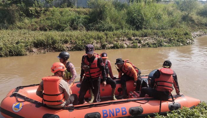 Tim SAR Brimob Jabar Temukan Korban Hanyut di Sungai Ciapus
