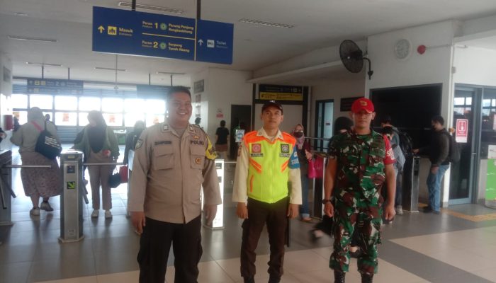 Pengamanan Antisipasi Keberangkatan Massa Aksi Unjuk Rasa ke Jakarta dan Penyekatan di Wilayah Cisauk