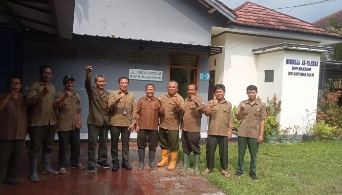 Bangun Semangat Kerja Bahagia, Administratur KPH Banyumas Barat Bina Karyawan BKPH Majenang