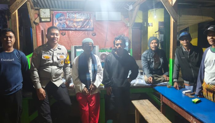 Bhabinkamtibmas Desa Caringin Aktif Sambangi Poskamling, Perkuat Sinergi Keamanan Bersama Warga