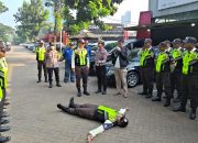 Unit lantas Polsek Pondok Aren Sosialisasikan Pengaturan Lalu Lintas dan Penanganan Awal Kecelakaan kepada Security Bintaro Jaya