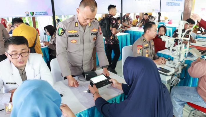 Polri Untuk Masyarakat : Polda Jatim Gelar Baksos dan Bakkes untuk Ribuan Warga di Nganjuk