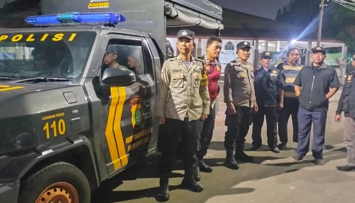 Polsek Ciputat Timur Gelar Apel Cipta Kondisi dan Patroli Gabungan 3 Pilar, Antisipasi Gangguan Kamtibmas Malam Akhir Pekan