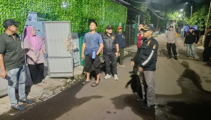 Polsek Ciputat Timur Gelar Apel Cipta Kondisi dan Patroli Gabungan 3 Pilar, Antisipasi Gangguan Kamtibmas Malam Akhir Pekan
