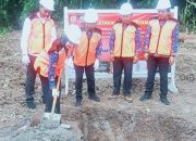 Bupati Kendal Melakukan Peletakan Batu Pertama Pembangunan Jembatan Gantung Yang Dinantikan Masyarakat Desa Gedunggading Selama 25 Tahun