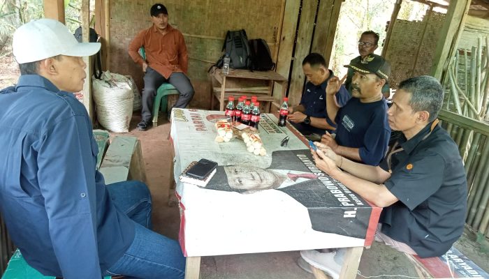 Perhutani KPH Banyumas Barat Gelar Ngobras Bareng LMDH Wono Rekso, Bahas Budidaya Durian dan Penghijauan DAS