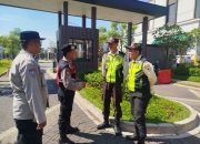 Patroli Jalan Kaki Polsek Cisauk Hadirkan Rasa Aman Bagi Masyarakat