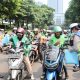 Wujudkan Kemitraan Humanis, Polda Metro Jaya Salurkan 350 Paket Sembako untuk Pengemudi Ojol di Jumat Peduli