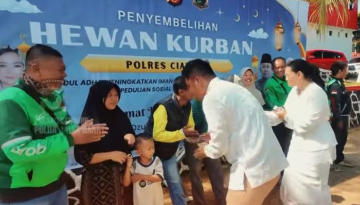 Semangat Idul Adha, Polres Cianjur Berbagi Hewan Kurban untuk Masyarakat