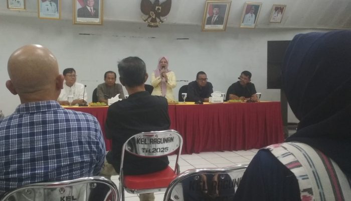 Lurah Ragunan Sulastriyani Fokuskan Penanganan Pemilahan Sampah Dalam Rakor Bersama Para RT, RW, dan LMK