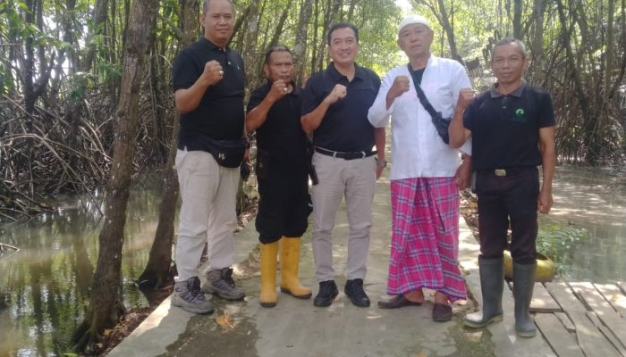 Perkuat Benteng Kota, Perhutani KPH Banyumas Barat Bersinergi dengan Masyarakat Jaga Hutan Payau Tritih Cilacap