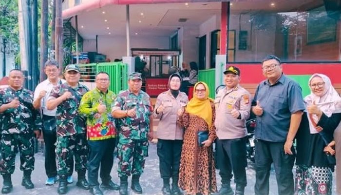 Kapolsek Metro Kebayoran Baru Menyapa dan Berinteraksi Langsung Dengan Warga