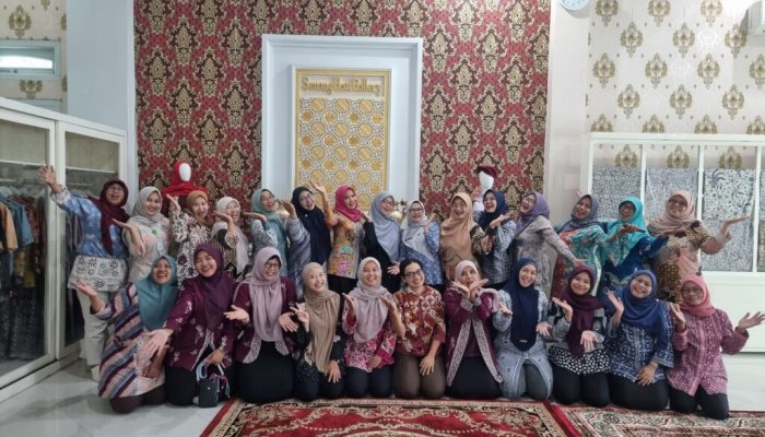 Belajar Membatik, Jadi Ajang Pererat Silaturahmi DWP Diskominfo Indramayu