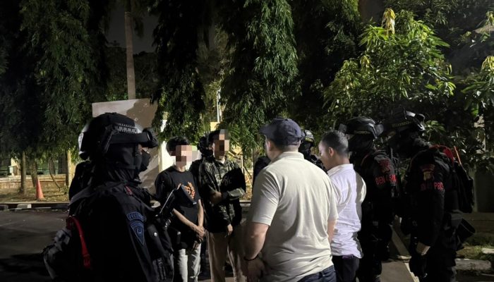 Brimob Polda Metro Jaya Amankan Remaja Terindikasi Narkoba Saat Patroli Cegah Tawuran di Bekasi