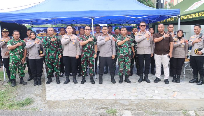 Polres Tangerang Selatan Dan Kodim 0506/Tangerang Bagikan Makanan dan Layanan Kesehatan Gratis Untuk Masyarakat