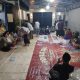 Polisi Hadir di Tengah Warga, Bhabinkamtibmas Kadujaya Hadiri Tahlilan Almarhumah Rukmanah