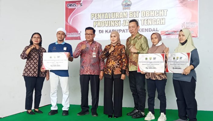 Buruh Pabrik Rokok PT Sari Tembakau Harum Cepiring Kendal Terima BLT DBHCHT