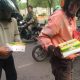 Berbagi Nasi Kotak Jum’at Berkah Di Depan Green lake city Cipondoh 