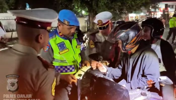 Cianjur Bergerak! Knalpot Brong Ditindak, Pengendara Disiplin Dapat Sembako