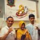 Kado Spesial Hari Bhayangkara, Kapolres Cianjur Terima Lukisan Karya Siswa Tuna Rungu