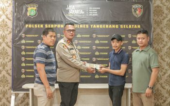 Polsek Serpong melaksanakan penyerahan barang bukti motor kepada korban curanmor