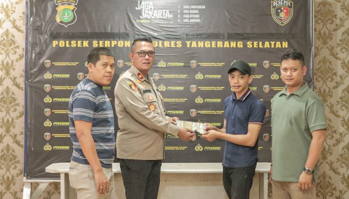 Polsek Serpong melaksanakan penyerahan barang bukti motor kepada korban curanmor