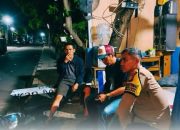 Perkuat Sinergi Jaga Kamtibmas, Bhabinkamtibmas Kelurahan Srengseng Sawah Sambangi Pos Kamling Warga