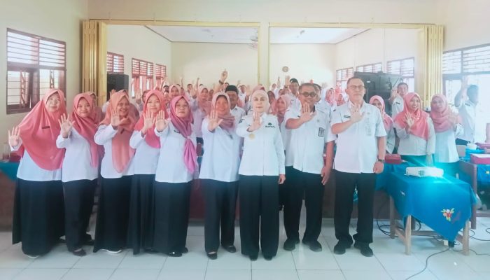 Tenaga Pendidik Kabupaten Kendal Mengikuti Sosialisasi Anti Korupsi Untuk Meningkatkan Integritas Dalam Bekerja Di SMP N 2 Patebon