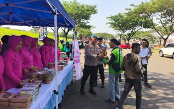 Jumat Berbagi, Polres Tangsel Bersama Bhayangkari Hadir Berbagi Kebahagiaan untuk Masyarakat