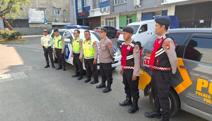 Patroli Mobile Skala Sedang Polsek Kelapa Dua Tingkatkan Rasa Aman di Pusat Aktivitas Masyarakat