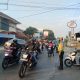 Arus Lalu Lintas Ramai Lancar, Polisi Lakukan Pengaturan di Simpang Pondok Bambu Curug