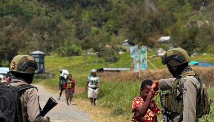 Pengamanan Ibadah di Sinak, Satgas Ops Damai Cartenz Perkuat Rasa Aman Masyarakat