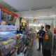 Bhabinkamtibmas Curug Kulon Sambangi Minimarket, Sampaikan Pesan Kamtibmas kepada Karyawan