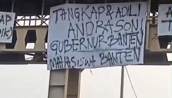 Spanduk “Tangkap Andra Soni” Bertebaran di Tangsel, Imbas Kenaikan Anggaran Tenaga Ahli
