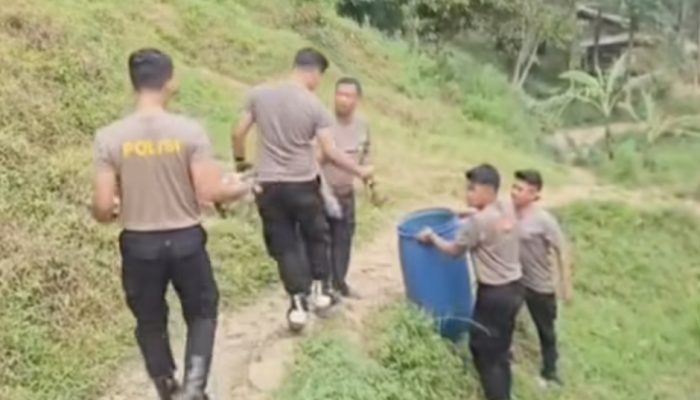 Polres Cianjur Tunjukkan Kepedulian Lingkungan Lewat Aksi Bersih Curug Citambur